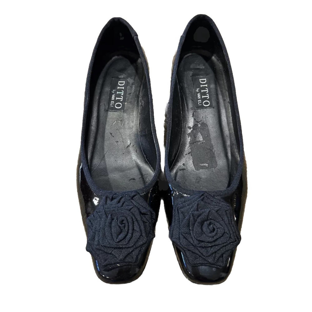 Ditto by Classic Van Eli Vintage Patent With Flower On Toe 1.5 Block Heel 8.5m